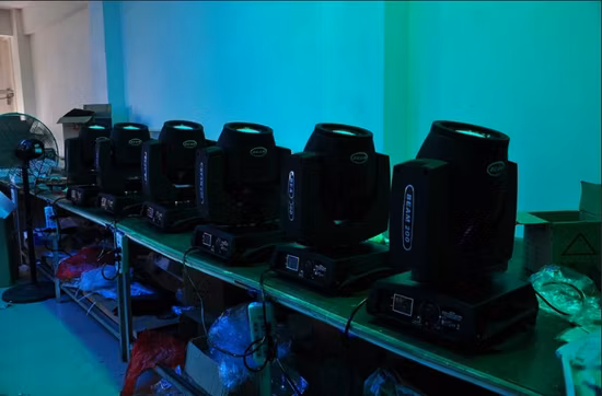 Лидер продаж 230 260 Вт вечерние дискотека DJ сценический светильник светодиодный луч с движущейся головой острый DJ свет с движущейся головкой